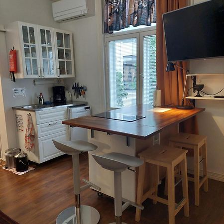 Remontoitu Asunto Vanhassa Talossa - Renovated Apartment At The Heart Of トゥルク エクステリア 写真