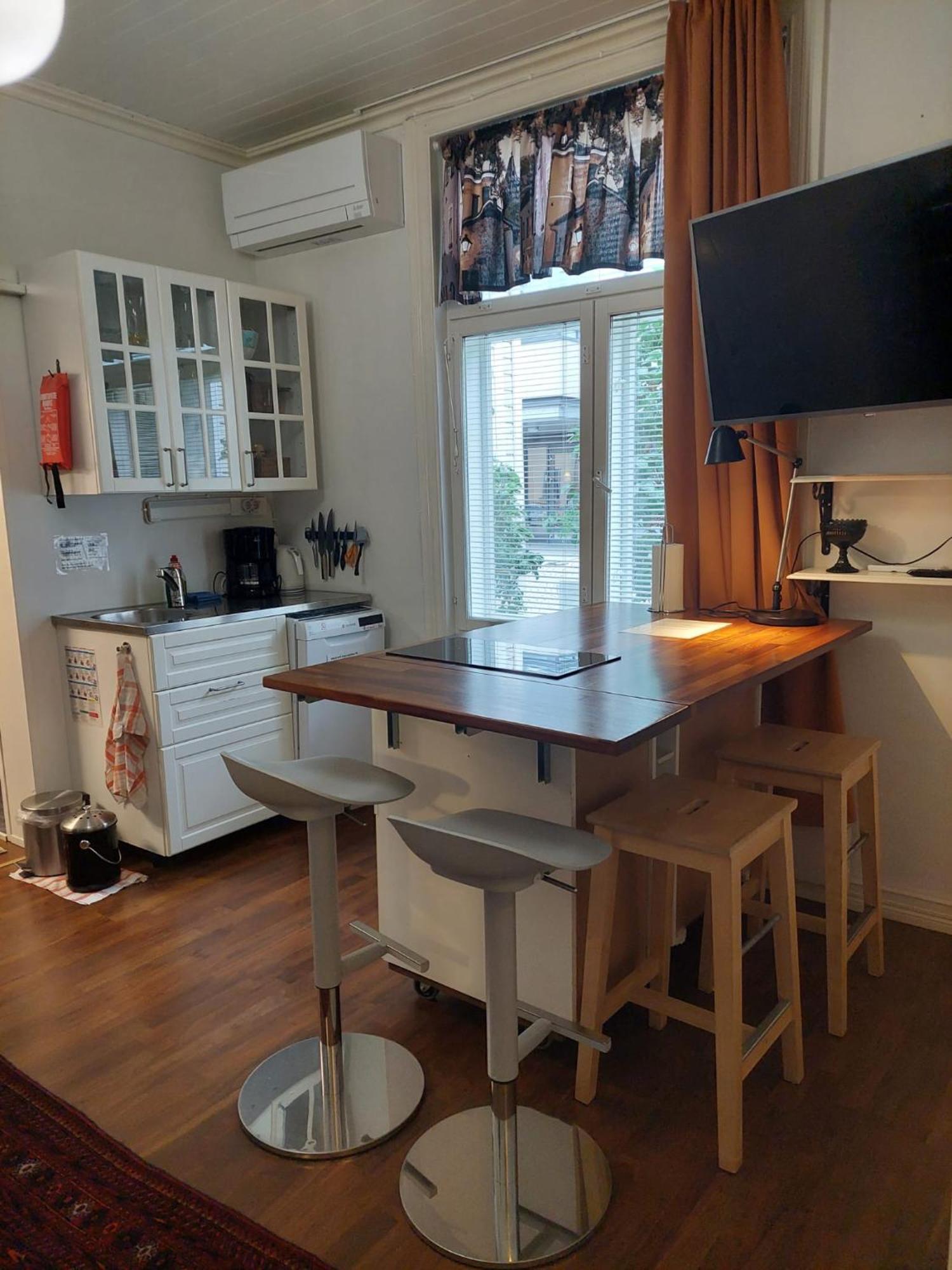 Remontoitu Asunto Vanhassa Talossa - Renovated Apartment At The Heart Of トゥルク エクステリア 写真